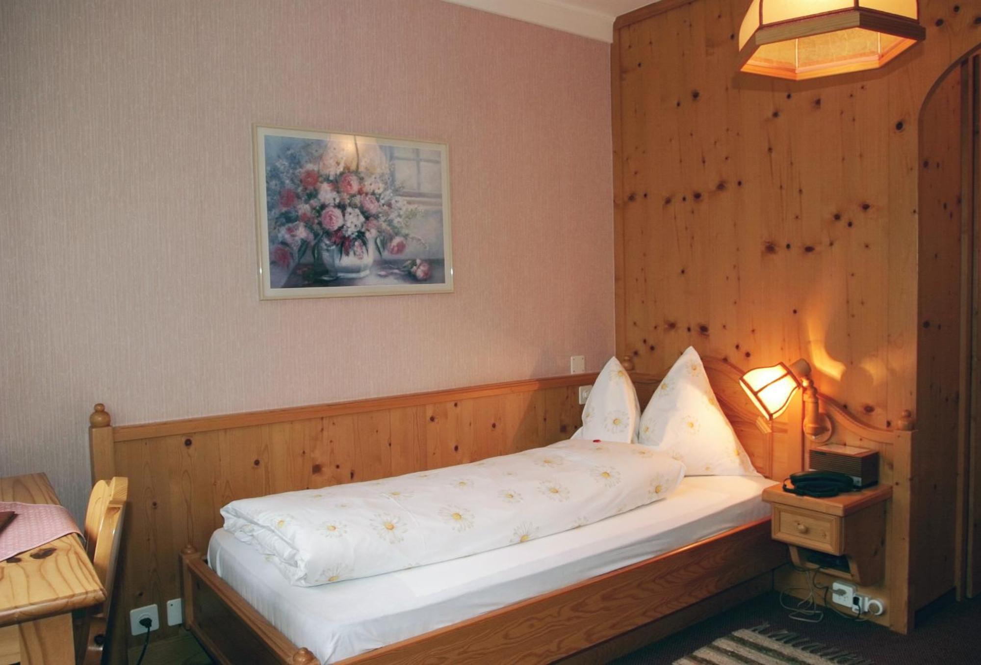 Hotel Cresta Flims Quarto foto