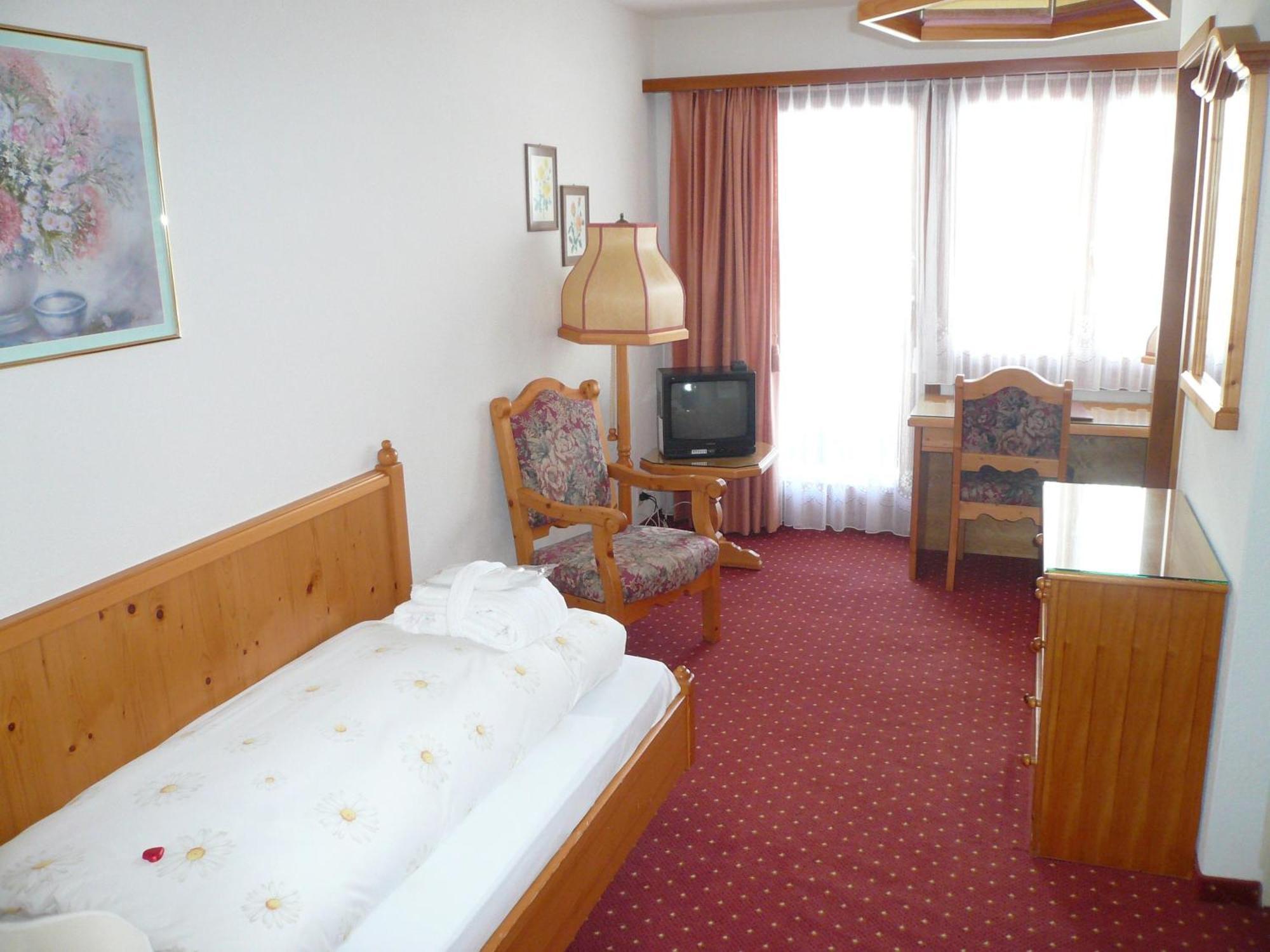 Hotel Cresta Flims Quarto foto